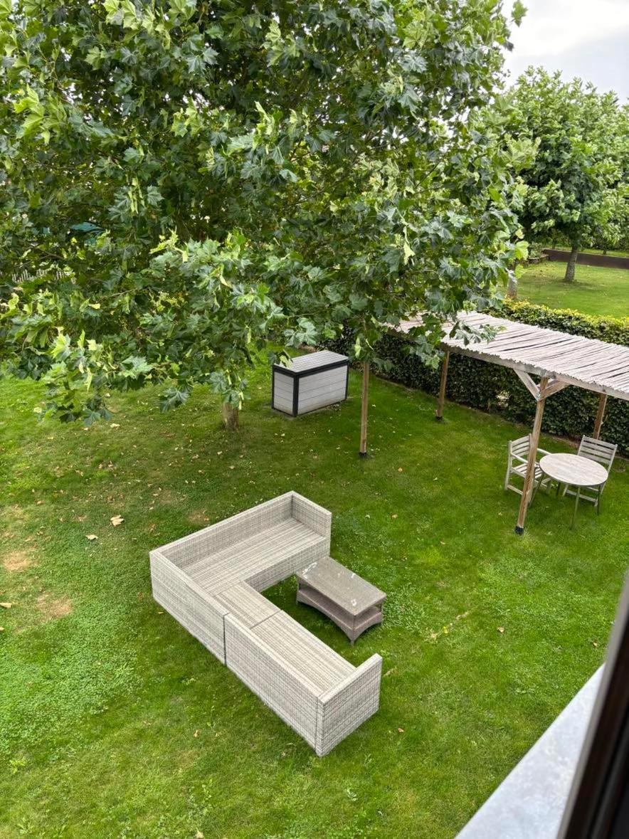 Gastenverblijf Chambre Damis - Geniet Van Haspengouw, Buiten En Binnen! Heers Exterior foto